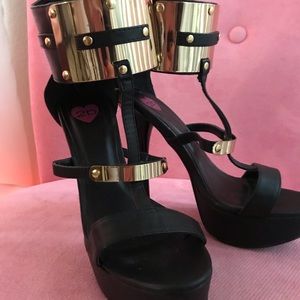 2B Black and Gold heels